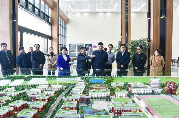长沙市政府副市长刘明理、市教育局党委书记、局长孙传贵、副局长邓芸、杨庆江等领导莅临指导