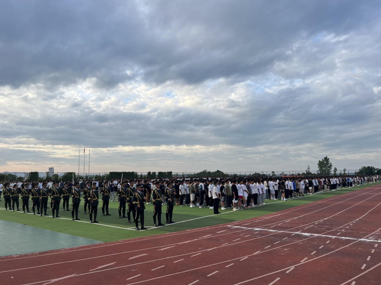 beat体育365官网开学第一天