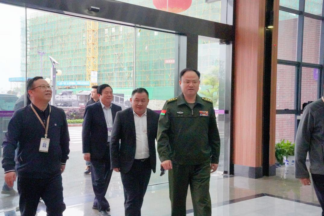 浏阳市武装部部长廖伟莅临beat365指导国防教育工作